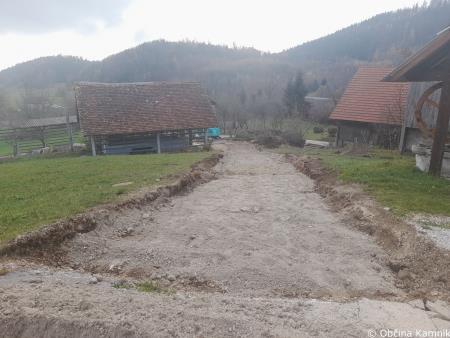 Dela za asfaltiranje cestišča - Gozd